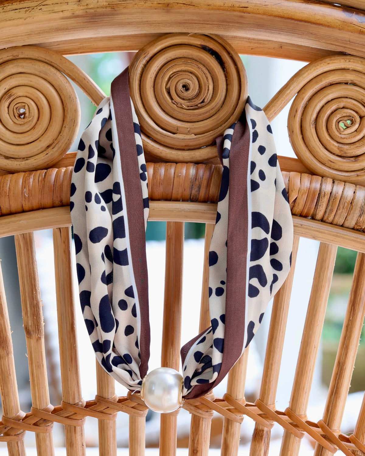 Caroline Hill Magnetic Pearl Leopard Scarf Necklace