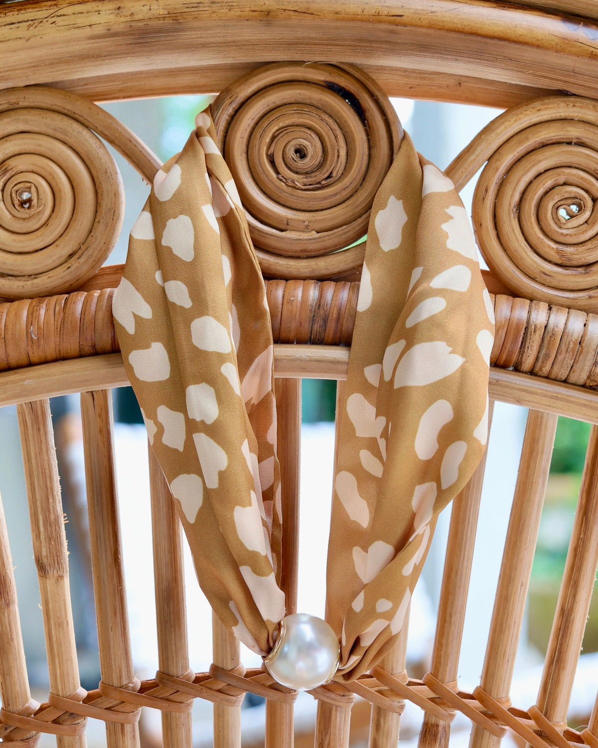 Caroline Hill Magnetic Pearl Taupe Scarf Necklace